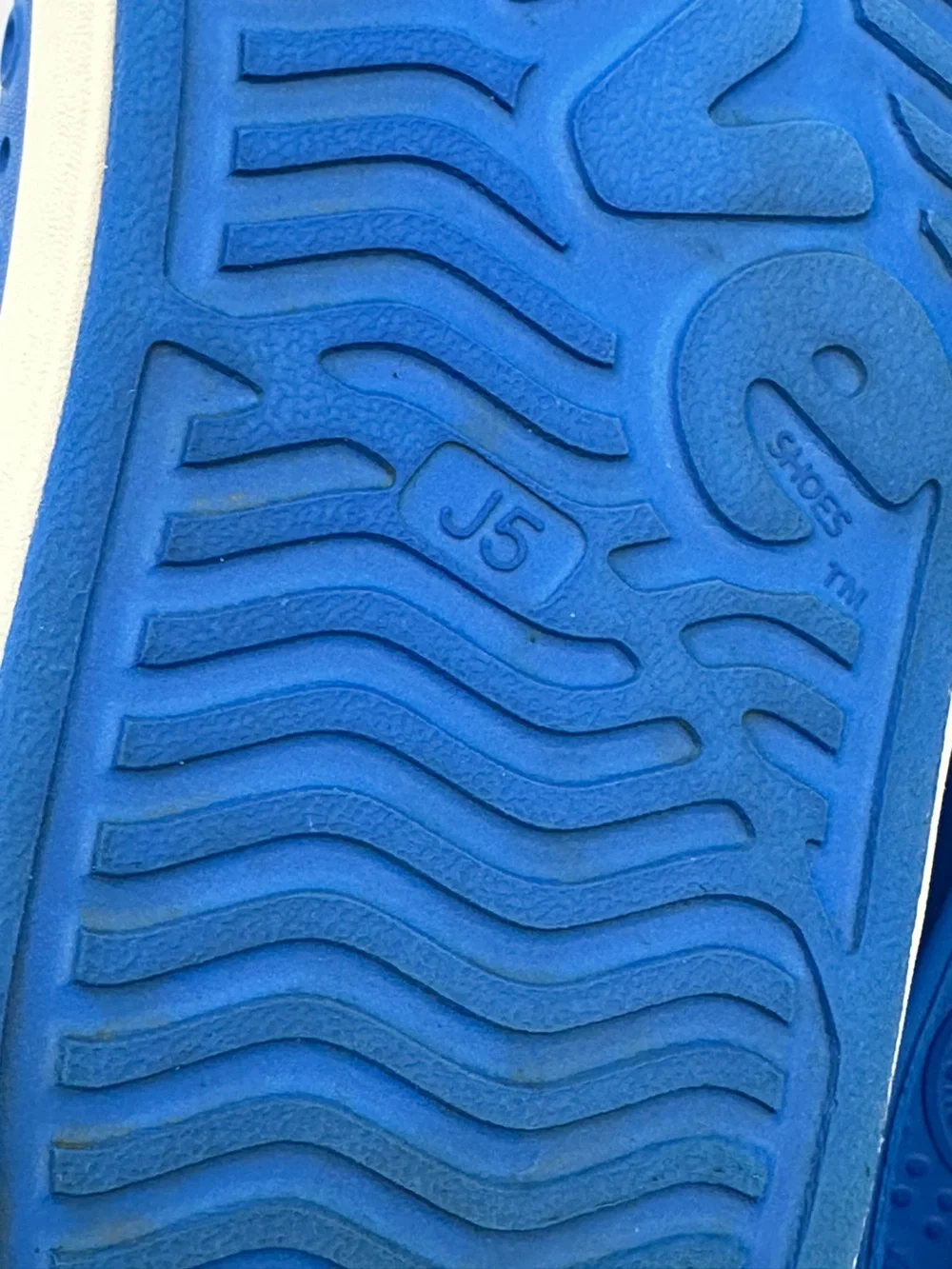 Native unisex Blue Slip-On Water shoes Beach Shoes size Junior 5